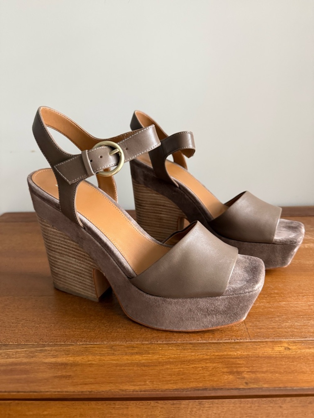 Marc Fisher LTD Platform Wedge Sandals Leather Suede Taupe Neutral Size 8.5 New